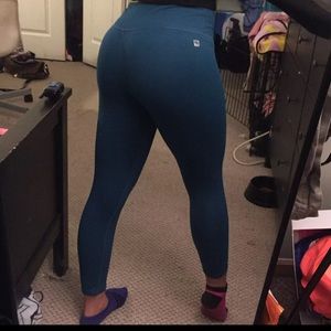 SOLD ON Ⓜ️** FABLETICS BLUE TEAL LEGGINGS